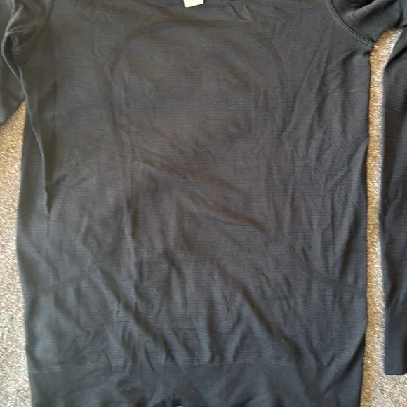 Lululemon Swiftly Relaxed Long Sleeve Top in Black (Size 2) - Picture 4 of 7